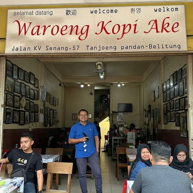Waroeng Kopi Ake (Belitung) @yuddyontheblock, 1. Waroeng Kopi Ake (Belitung), 2. kedai kopi apek (Medan), 3. Kopi Massa Kok Tong (Pematang Siantar), 4. Kopi Es Tak Kie (Jakarta), 5. Warung Kopi Purnama (Bandung), 6. Warung Kopi Nan Yo (Padang), 7. Bhineka Djaja (Denpasar), 8. Rumah Kopi Tikala (Manado), 9. Kedai Kopi Sedap (Pematang Siantar), 10. Warung Kopi Asiang (Pontianak)