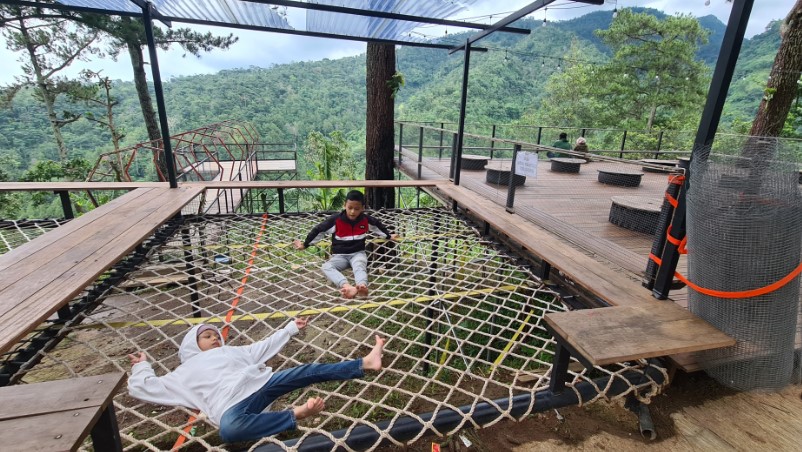 Wisata Pijar Park Ev Travelovemom, 1. Bukit Puteran, 2. Selam Semliro, 3. Puncak Natas Angin Muria, 4. The Hills Vaganza, 5. Hidden Canyon Rahtawu, 6. Air Terjun Kali Banteng, 7. Air Terjun Montel, 8. Air Terjun Watu Gompeng, 9. Wana Wisata Ternadi, 10. Pemandian Alami Rahtawu, 11. Wisata Pijar Park, 12. Wana Wisata Kajar, 13. Alun-alun Simpang 7 Kudus