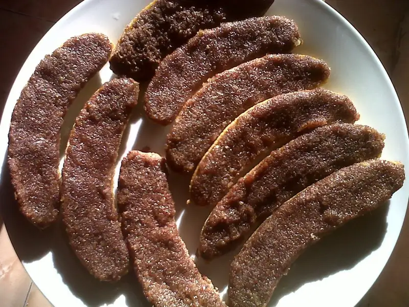 Woku Komo-komo, 1. Ikan Gohu, 2. Papeda, 3. Nasi Lapola, 4. Woku Komo-komo, 5. Kohu-kohu, 6. Sambal Colo-colo, 7. Bubur Ne, 8. Bubur Sagu Ubi, 9. Kopi Sibu-sibu, 10. Bobengka, 11. Ikan Kuah Pala Banda, 12. Ikan Asap, 13. Kasbi Komplet, 14. Cempedak Goreng, 15. Acar Kuning, 16. Sambal Tappa, 17. Lapis Palaro