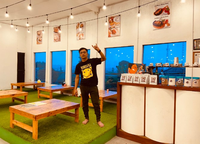 AnaKing coffee kedai kopi pangalengan (kopi) F F, 1. Kedai Kopi Malabar Indonesia, 2. Malabar Mountain Coffee, 3. Buana Life Cafe Resto &amp; Glamping, 4. Anaking Coffee, 5. Kawitan Coffee &amp; Eatery, 6. Coffee House Gunung Tilu, 7. Nagoya Coffee, 8. Kedai Ngopi Hira, 9. Coffee 4 Wheels, 10. Kebun Kopi Luwak, 11. Kedai Koffie Nyalse, 12. Nongki Cafe Pangalengan, 13. CASA Local Coffee &amp; Vape Store, 14. Pujasera Dammah, 15. Little Talk Kopi, 16. Double D