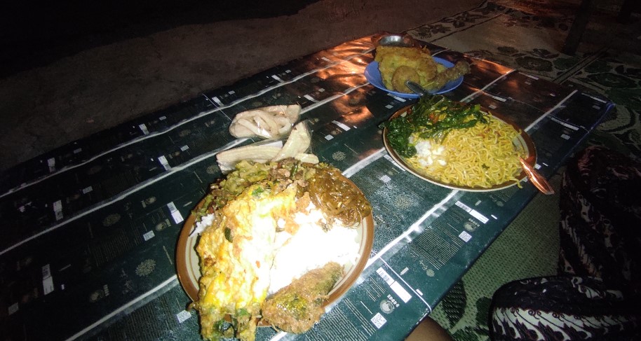 Angkringan Murah Special Bu Nduth Pokwe Aditya Fahrur Rozi, 1. Cafe Tiga Ceret, 2. Omah Londo, 3. Wedangan Mantap, 4. Wedangan Pendhopo, 5. WEDANGAN Cangkir Blirik, 6. Wedangan Nala Gareng, 7. Wedangan Mbah Wiryo, 8. Angkringan Omah Semar, 9. Wedangan Echo(honggowongso), 10. Wedangan Basuki Sondakan, 11. Wedangan Radjiman Plus, 12. Angkringan Murah Special Bu Nduth Pokwe
