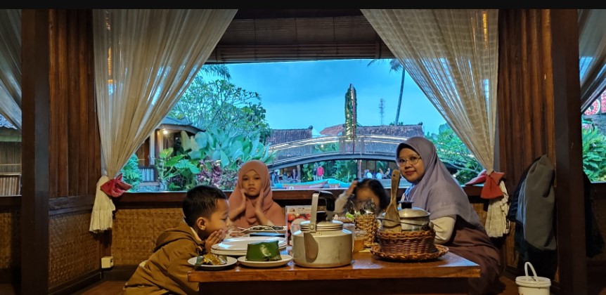 Asstro Cimaragas Arief Hidayat, 1. Rumah Makan Khas Sunda Cibiuk, 2. Pujasega Bale Tingtrim, 3. Rumah Makan Kampung Muara Sudah, 4. Liwet asep stroberi tarogong, 5. Pasar Ceplak, 6. Ramen Gorilla, 7. Racik Desa, 8. Sate Maranggi Pa’ Nur, 9. Rumah Makan Megawati, 10. Baso Aci Ceu Imas, 11. Mie Bakso Parahyangan, 12. Rumah Makan Lumbung Padi Garut, 13. Rumah Makan Dua Saudara, 14. Domba House Lasminingrat, 15. Warung Bambu garut, 16. Saung Pananjung, 17. Asstro Cimaragas, 18. Rumah Makan Khas Sunda M. Iki, 19. Rumah Makan Leila, 20. RM Sari Cobek Cangkuang, 21. Es Goyobod Alun Alun, 22. Bakso Mang Ano, 23. Cargo Kitchen & Lounge, 24. Lesehan Alam Sari, 25. Soto Ayam Kampung “NONOY”