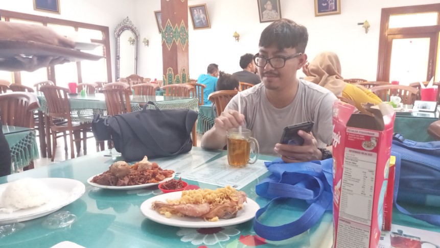 Ayam Goreng Suharti Atika Putri Adenia, 1. Cerita Rasa Nusantara, 2. Andakar Steak, 3. Warung Betawi H. Muhayar, 4. Ayam Goreng Suharti, 5. Warung Betawi H. Apen, 6. Lembur Kuring Bibet, 7. Kuri Kuri, 8. Pusat Jajan Kuliner Kampung Kandang, 9. Pondok Geulis, 10. RM. Ampera Sakato, 11. Nasi Kucing Ragunan, 12. Jambo Kupi, 13. Brown Fox Waffle &amp; Coffee, 14. Javatic Cafe &amp; Resto, 15. Roti Bakar 88 Ampera, 16. Sanur Kafe