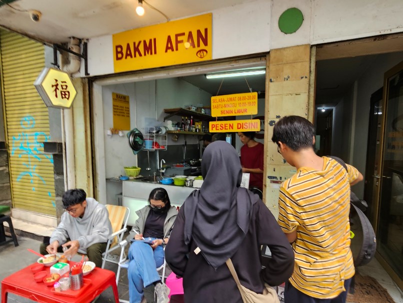Bakmi Afan IP IP, 1. Bakmi GM – Melawai, 2. Sinar Utama Mie Ayam Setiap Hari, 3. Golden Lamian Stasiun MRT Blok M, 4. Bakmi Tjo Kin, 5. Bakmiaw Noodle House, 6. Toko Kami Makmur, 7. Bakmi Khas Jaksel, 8. Kopi Godog, 9. Bakmi Cwims, 10. kantoi, 11. Bakmi Piring, 12. Bakmi Afan, 13. Bakmie Melawaai 77