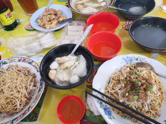 Bakmi Ko Hon Toboali Duri Kepa Sudarsan Glory, 1. Song Sui Hok Lo Pan, 2. SONGSUI HADIAH TOMMY Bangka, 3. Bakmie Bangka Amin, 4. Rumah Makan Afat Bangka, 5. Bakmi Bangka 21, 6. Bakmi Ko Hon Toboali Duri Kepa, 7. Bakmi Bangka Air Mangkok, 8. hosit hosit, 9. Bakmi Belitung Bandengan Utara Raya, 10. Es Kacang Merah Bangka 778, 11. Mie Ayung – Mie Ayam Bangka Asli, Kebun Jeruk, 12. Amoy 99, 13. Pondok Ifong