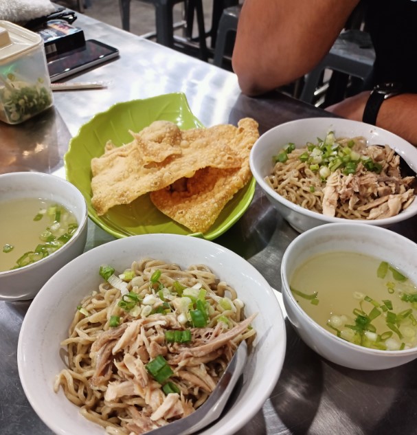 Bakmi Ono Greenville Raya Yuanita, 1. Bakmi Ayam Alok, 2. Bakmi Bintang Gading, 3. Bakmi Ko Hon Toboali, 4. Bakmie Aloi, 5. Mie Love U, 6. Seroja Baru Greenville – Ahlinya Kwetiau Sapi, 7. Bakmi Ono, 8. Bakmi O-Ten, 9. Bakmi Aheng, 10. Bakmi Siantar168, 11. Bakmi Kobet, 12. Bakmi Siantar Lina, 13. Bakmie Bangka Ujung Belakang, 14. Bakmi Babat Senen