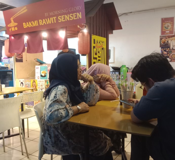 Bakmi Telur Bebek Sen Sen Kang Sumarna, 1. Braga Permai, 2. Kopi Toko Djawa, 3. Limarasa Braga, 4. Ayam Goreng Sari Manis Suniaratu, 5. Winglok Hongkong Dimsum Braga, 6. Bandung Suki, 7. Bacang Panas Braga, 8. Restoe Boemi Braga, 9. Suis Butcher Braga, 10. Angkringan Teteh, 11. Noi Nan Pat Chawadee, 12. Bakmi Telur Bebek Sen Sen