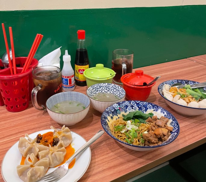 Bakmie Tjo Kin Ari Ariyani, 1. Bakmi GM – Melawai, 2. Sinar Utama Mie Ayam Setiap Hari, 3. Golden Lamian Stasiun MRT Blok M, 4. Bakmi Tjo Kin, 5. Bakmiaw Noodle House, 6. Toko Kami Makmur, 7. Bakmi Khas Jaksel, 8. Kopi Godog, 9. Bakmi Cwims, 10. kantoi, 11. Bakmi Piring, 12. Bakmi Afan, 13. Bakmie Melawaai 77