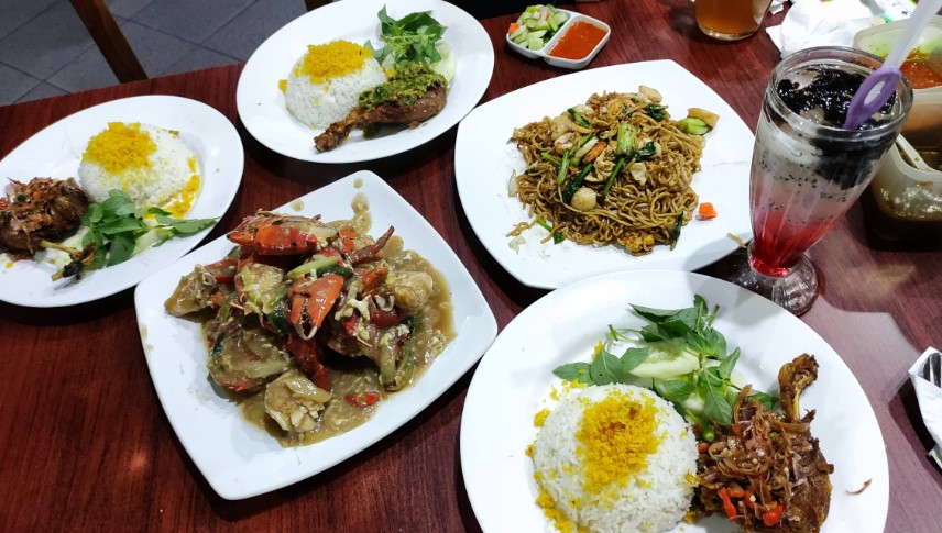 Bebek Bentu Cempaka Putih Billy WL, 1. Bandar Djakarta, 2. Nasi Goreng Kambing Kebon Sirih Sejak 1958, 3. Joni Steak, 4. Bebek Kaleyo Tebet, 5. Ayam Goreng Berkah, 6. Talaga Sampireun – Puri, 7. Bopet Mini Benhil, 8. Roti Bakar Eddy Blok M, 9. Kwetiaw Sapi 78 Mangga Besar, 10. Restoran Garuda, 11. Warung MJS, 12. Tugu Kuntskring Palais Jakarta, 13. Ragusa Es Italia, 14. Waroeng Sunda, 15. Holycow STEAKHOUSE, 16. Kaum Jakarta, 17. Bubur Kwang Tung, 18. Cerita Rasa Nusantara, 19. Kampung Kecil Kedoya Puri Kembangan, 20. Pagi Sore Cempaka Putih, 21. Social House Grand Indonesia, 22. Soto Betawi Haji Husen, 23. Restoran Beautika Khas Manado – Abdul Muis, 24. Ikan Bakar Cianjur, 25. Warmindo Abang Adek, 26. Bebek Bentu Cempaka Putih, 27. OTW Food Street, 28. Dim Sum Inc, 29. Nasi Gandul Bu Endang, 30. Warung Mak Dower, 31. Warung Nagih, 32. Ayam Goreng Gohyong Malaya, 33. Harum Manis, 34. Munik Restoran, 35. Smarapura Traditional Resto, 36. Anomali Coffee Setiabudi, 37. Sate Maranggi Haji Yetty, 38. Bungarampai, 39. Tony Roma’s, 40. Chinesefood 99 Pecenongan, 41. SINOÜ, 42. The Awan Lounge, 43. Waha Kitchen, 44. Gado-gado Bonbin, 45. Martabak Boss, 46. Colette Lola – Wolter Monginsidi, 47. Food Lab
