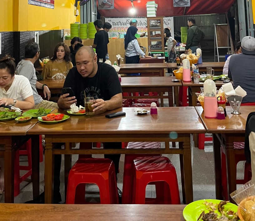 Bebek Goreng Pak Joko Putra azelea ardra, 1. Mie Kondang Blok A, 2. kepak madu ma’el, 3. Ratangga Coffee and Bites, 4. Sambal Ambu, 5. Warung Teteh Nasi Liwet, 6. Bakwan Pabean, 7. Bakmi Jawa Mas Yono, 8. Bebek Goreng Pak Joko Putra, 9. Soto Jakarta Bang Madi, 10. Waroeng Tiki Taka, 11. Warung Dapur Lamongan, 12. K-Mart Bunsik