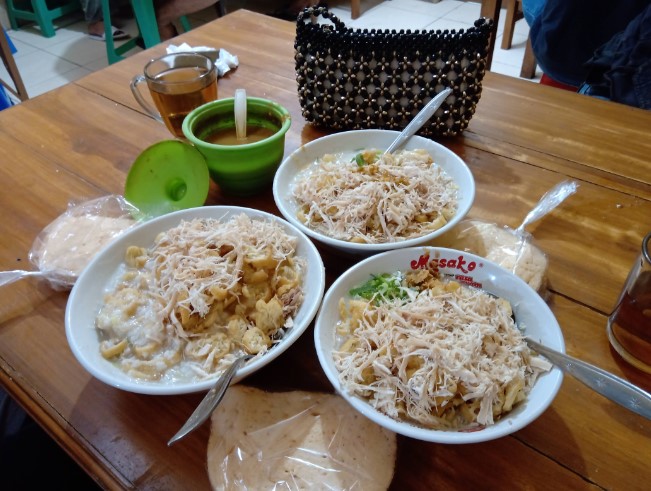 Bubur Ayam Kalektoran H. Zenal Fanny Tjong, 1. Saung Ranggon, 2. Mie Bakso Laksana, 3. Rumah Makan Saung Gunung Jati, 4. Nini Anteh Warung Sangu Tasik, 5. Rumah Makan Ampera, 6. Kupat Tahu Mangunreja, 7. Saung Hegarsari, 8. RM. Lembur Konang, 9. RM. Saung Jembar, 10. Warung Nasi Ampera, 11. Bubur Ayam Kalektoran H. Zenal, 12. Warung Nasi Hj Ocoh, 13. Warung Nasi Halaman, 14. Soto Ayam Pataruman, 15. Saung Botram Biotirta, 16. Rumah Makan Pantai Dadaha, 17. Osaka Sushi Tasikmalaya, 18. Nasi TO Tutug Oncom Kalektoran, 19. Nasi Cikur Teh Rena / Utep, 20. Pecel Oranye Asli