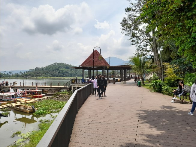 Bukit cinta rawapening MS Fitriansyah, 1. Museum Kereta Api Ambarawa, 2. Dusun Semilir, 3. Eling Bening, 4. Bukit cinta rawapening, 5. Saloka Theme Park, 6. Monumen Palagan Ambarawa, 7. Candi Gedong Songo, 8. Kampoeng Rawa, 9. Gua Maria Kerep Ambarawa, 10. Kampung Pelangi Bejalen, 11. Museum Isdiman, 12. Alun-alun Ambarawa