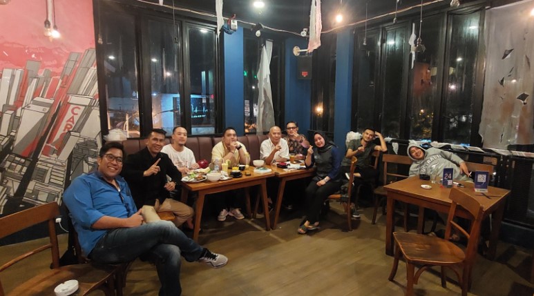 Cargo kitchen & lounge M Hendrik, 1. Rumah Makan Khas Sunda Cibiuk, 2. Pujasega Bale Tingtrim, 3. Rumah Makan Kampung Muara Sudah, 4. Liwet asep stroberi tarogong, 5. Pasar Ceplak, 6. Ramen Gorilla, 7. Racik Desa, 8. Sate Maranggi Pa’ Nur, 9. Rumah Makan Megawati, 10. Baso Aci Ceu Imas, 11. Mie Bakso Parahyangan, 12. Rumah Makan Lumbung Padi Garut, 13. Rumah Makan Dua Saudara, 14. Domba House Lasminingrat, 15. Warung Bambu garut, 16. Saung Pananjung, 17. Asstro Cimaragas, 18. Rumah Makan Khas Sunda M. Iki, 19. Rumah Makan Leila, 20. RM Sari Cobek Cangkuang, 21. Es Goyobod Alun Alun, 22. Bakso Mang Ano, 23. Cargo Kitchen & Lounge, 24. Lesehan Alam Sari, 25. Soto Ayam Kampung “NONOY”