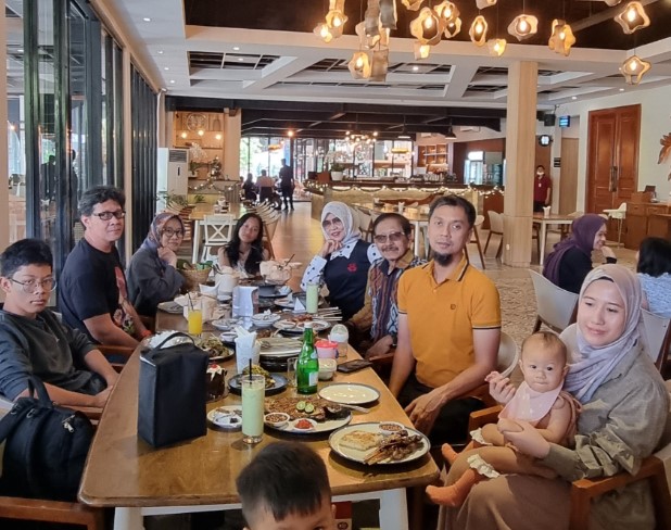 Cerita Rasa Nusantara moch Nasichun, 1. Bandar Djakarta, 2. Nasi Goreng Kambing Kebon Sirih Sejak 1958, 3. Joni Steak, 4. Bebek Kaleyo Tebet, 5. Ayam Goreng Berkah, 6. Talaga Sampireun – Puri, 7. Bopet Mini Benhil, 8. Roti Bakar Eddy Blok M, 9. Kwetiaw Sapi 78 Mangga Besar, 10. Restoran Garuda, 11. Warung MJS, 12. Tugu Kuntskring Palais Jakarta, 13. Ragusa Es Italia, 14. Waroeng Sunda, 15. Holycow STEAKHOUSE, 16. Kaum Jakarta, 17. Bubur Kwang Tung, 18. Cerita Rasa Nusantara, 19. Kampung Kecil Kedoya Puri Kembangan, 20. Pagi Sore Cempaka Putih, 21. Social House Grand Indonesia, 22. Soto Betawi Haji Husen, 23. Restoran Beautika Khas Manado – Abdul Muis, 24. Ikan Bakar Cianjur, 25. Warmindo Abang Adek, 26. Bebek Bentu Cempaka Putih, 27. OTW Food Street, 28. Dim Sum Inc, 29. Nasi Gandul Bu Endang, 30. Warung Mak Dower, 31. Warung Nagih, 32. Ayam Goreng Gohyong Malaya, 33. Harum Manis, 34. Munik Restoran, 35. Smarapura Traditional Resto, 36. Anomali Coffee Setiabudi, 37. Sate Maranggi Haji Yetty, 38. Bungarampai, 39. Tony Roma’s, 40. Chinesefood 99 Pecenongan, 41. SINOÜ, 42. The Awan Lounge, 43. Waha Kitchen, 44. Gado-gado Bonbin, 45. Martabak Boss, 46. Colette Lola – Wolter Monginsidi, 47. Food Lab