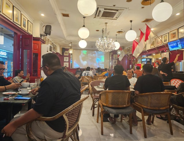Djakarta Kafe Wayan Winastra, 1. Lucky Cat Coffee & Kitchen, 2. Sallo Coffee, 3. Roti Bakar Kemang, 4. Djakarta Cafe, 5. The Atjeh Connection Neo Sabang, 6. Kopi Bang Alay & Martabak Bang Alay, 7. Warmindo Juned, 8. Kaizen Coffee 5.0 / Kaizen Heritage Buaran, 9. Clay Coffee Space, 10. MUG Coffee Kalibata, 11. Betty Bites, 12. Super Cup Coffee shop, 13. EatWell Coffee Cikini