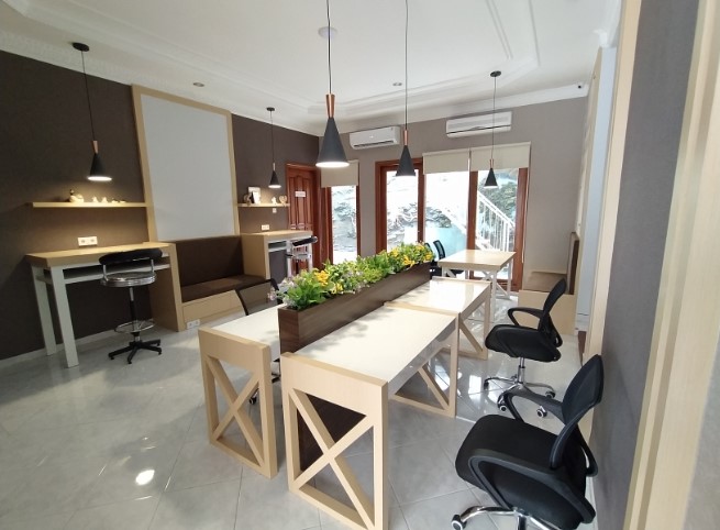 HUB coworking space, 1. Koridor Coworking Space, 2. VISMA | Coffee, Art & Co – Working Space, 3. Urban Office, 4. Milieu Space, 5. Nugaspace, 6. NutriHub Surabaya (New Location), 7. C2O Library & Collabtive, 8. GoWork MNC Tower Surabaya – Coworking and Office Space, 9. Revio Space : Sewa Kantor, Rental Office & Meeting, 10. IdeaHub Coworking Space, 11. TIFAhub Coworking Space, 12. PACO Coworking Space, 13. Zimo Office Building, 14. MyCo Coworking Space and Cafe, 15. GeldSpace Coworking Surabaya, 16. SUB Co Spazio, 17. eos (Entrepreneur Office Solutions) Sewa Kantor Surabaya, 18. HUB coworking space