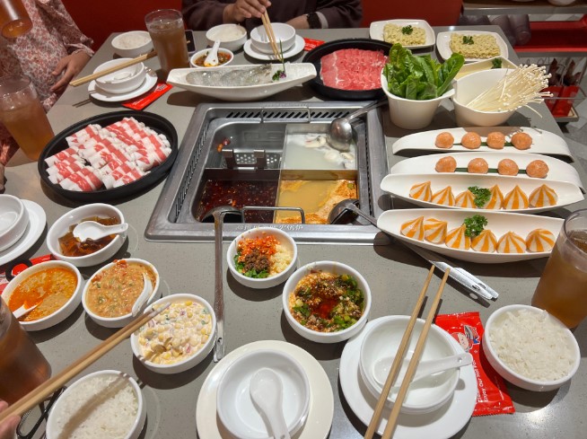 Haidilao Hot Pot Nada kamilia, 1. Shabu Hachi Gatot Subroto, 2. Shaburi Kota Kasablanka, 3. Chong Qing Hot Pot Senopati, 4. Little Sheep Hot Pot Gajah Mada, 5. Haidilao Hot Pot, 6. Dragon Hot Pot, West Mall Grand Indonesia, 7. Shiga BBQ Hotpot, 8. Beauty Hotpot Restaurant, 9. Gyu-Ya Hotpot & BBQ, 10. Hot pot Garden, 11. Social Pot, 12. Khubilai Khan Kebon Jeruk