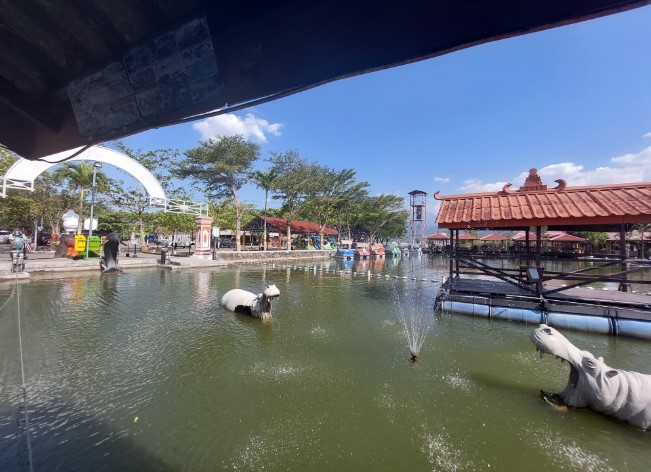 Kampoeng Rawa Maya Hapsari, 1. Museum Kereta Api Ambarawa, 2. Dusun Semilir, 3. Eling Bening, 4. Bukit cinta rawapening, 5. Saloka Theme Park, 6. Monumen Palagan Ambarawa, 7. Candi Gedong Songo, 8. Kampoeng Rawa, 9. Gua Maria Kerep Ambarawa, 10. Kampung Pelangi Bejalen, 11. Museum Isdiman, 12. Alun-alun Ambarawa