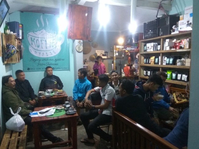 Kedai Koffie Nyalse Judha Pratama, 1. Kedai Kopi Malabar Indonesia, 2. Malabar Mountain Coffee, 3. Buana Life Cafe Resto &amp; Glamping, 4. Anaking Coffee, 5. Kawitan Coffee &amp; Eatery, 6. Coffee House Gunung Tilu, 7. Nagoya Coffee, 8. Kedai Ngopi Hira, 9. Coffee 4 Wheels, 10. Kebun Kopi Luwak, 11. Kedai Koffie Nyalse, 12. Nongki Cafe Pangalengan, 13. CASA Local Coffee &amp; Vape Store, 14. Pujasera Dammah, 15. Little Talk Kopi, 16. Double D