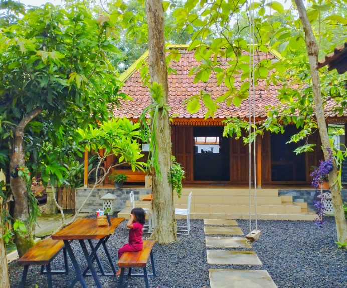 Kedai Pulang Ke Yogya Tanta Kuswanta, 1. Bakmi Jowo Mbah Gito, 2. House of Raminten , 3. Sate Klathak Pak Pong, 4. Nasi Goreng Beringharjo, 5. Tahu Gimbal Pak Yono, 6. Gudeg Mbok Lindu Sosrowijayan, 7. Yammie Pathuk Kemetiran Kidul Yogyakarta, 8. Gudeg Sagan, 9. Angkringan Kopi Jos Lik Man, 10. Gudeg Pawon, 11. Bakmi Shibitsu, 12. Jejamuran, 13. Bungong Jeumpa Jogja, 14. Ayam Geprek Bu Rum, 15. Mie Ayam dan Bakso Idolaku Pak Tikno, 16. Oseng Mercon Bu Narti, 17. Banyu Mili Resto, 18. Gudeg Bromo, 19. Soto Sampah, 20. Mie Ayam Grabyas TG Red Door, 21. Nasi Rames Demangan, 22. Manggar Manding, 23. Abhayagiri Restaurant, 24. Manggut Lele Mbok Marto, 25. Sop kaki kambing Bang Udin, 26. Special Bakmi & Nasi Goreng Pak Pele, 27. Siomay Kang Cepot, 28. Gudeg Yu Djum, 29. Bakmi Mbah Mo, 30. Soto Sulung Stasiun Tugu, 31. Nasi Brongkos Warung Handayani yang Lezat, 32. SGPC Bu Wiryo 1959, 33. Soto Ayam Kampung Pak Dalbe, 34. Mie Ayam Bu Tumini Sari Rasa Jati Ayu, 35. Sate Klatak Pak Bari, 36. Soto Lenthok Pak Gareng, 37. Gudeg Yu Narni, 38. Rujak Es Krim Pak Nardi, 39. The Sawah Bantul, 40. D’Skybar ibis Styles, 41. Mediterranea Restaurant, 42. Kesuma Restaurant, 43. Bakso dan Es Buah PK, 44. Warung Burjo Sundawa, 45. Jenang Lempuyangan Bu Gesti, 46. Kedai Susu 53 , 47. Kedai Pulang Ke Yogya