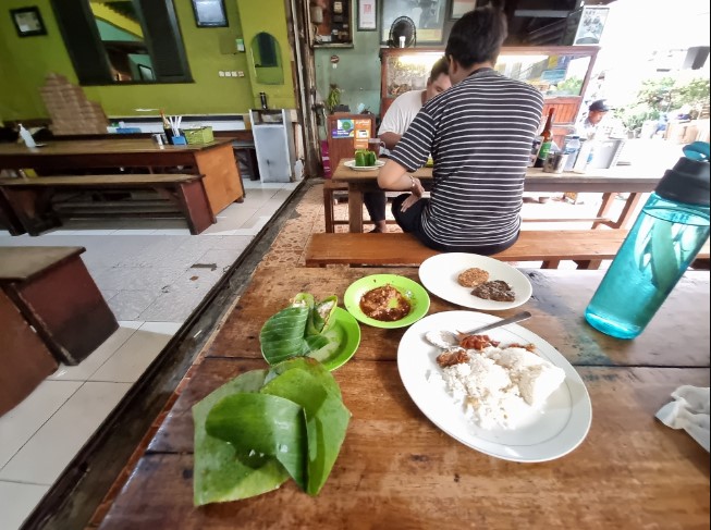Kedai Zainal Fanani 1967 Kebon Kacang Ferdian PPF, 1. Nasi Uduk dan Ayam Goreng Mat Lengket, 2. Kedai Zainal Fanani 1967 Kebon Kacang, 3. Nasi Uduk Kebon Kacang Hj. Ellya, 4. Nasi Uduk Ibu Sum, 5. Nasi Uduk Kebon Kacang A. Maulana, 6. Nasi Uduk Kebon Kacang Puas Hati ibu Tati, 7. NASI UDUK IBU JUM KELAPA GADING, 8. Nasi Uduk OK, 9. Nasi Uduk Ayam Goreng Kampung Melayu, 10. Nasi Uduk Gondangdia, 11. Ayam Goreng Buni (Mangga Besar 1), 12. Nasi Uduk Ibu Haji, 13. Nasi Uduk Bu Amah, 14. Nasi Uduk Kebon Kacang Ibu Ida