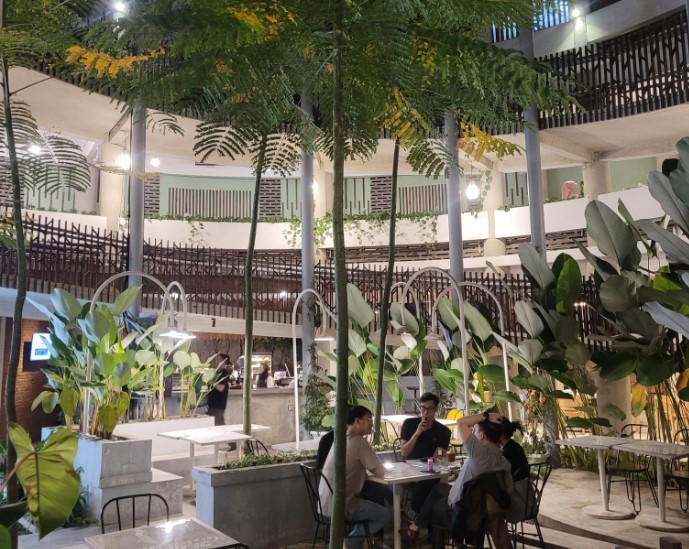 Kopi Kohi Meisya Nabilla Puspita, 1. Cafe Bali, 2. Bober Cafe, 3. Tilu Kitchen and Patisserie, 4. Jenderal Kopi Nusantara Buwas, 5. Wheels Coffee Roasters Heritage Lifestyle Hub, 6. Kopi Toko Djawa Bandung, 7. Riau 20, 8. Kedai Asmara, 9. Kopi Kohi, 10. Taeun Coffee &amp; Works, 11. Kopi Scooter Singapore Kopitiam, 12. Dakken Restaurant, 13. 90 Gourmet