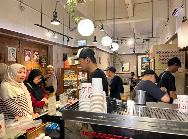 Kopi Toko Djawa (Braga) UDAR1DER CHANNEL, 1. Braga Permai, 2. Kopi Toko Djawa, 3. Limarasa Braga, 4. Ayam Goreng Sari Manis Suniaratu, 5. Winglok Hongkong Dimsum Braga, 6. Bandung Suki, 7. Bacang Panas Braga, 8. Restoe Boemi Braga, 9. Suis Butcher Braga, 10. Angkringan Teteh, 11. Noi Nan Pat Chawadee, 12. Bakmi Telur Bebek Sen Sen