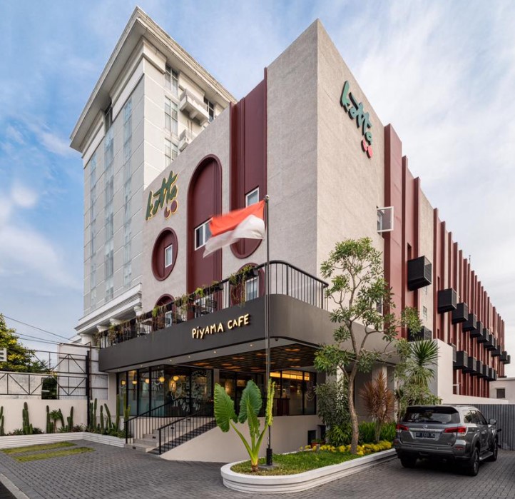 Kotta GO Hotel Yogyakarta, 1. Greenhost boutique hotel, 2. YATS.Colony, 3. The Grand Palace Hotel, 4. Omah Njonja Bed &amp; Brasserie, 5. SNOOZE Yogyakarta, 6. Kotta GO Hotel Yogyakarta, 7. The Capsule Malioboro, 8. Artotel Yogyakarta, 9. The Packer Lodge, 10. Por Aqui Stay &amp; Dine, 12. Pawon Cokelat guest house, 13. The journey hotel