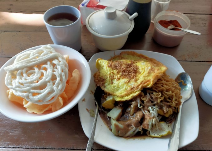 Kupat Tahu Galunggung 70 Gunawan Tanujaya, 1. Kupat Tahu Gempol, 2. Kupat Tahu Lontong Kari Bu Yeyet Cicendo, 3. Kupat Tahu dan Nasi Kuning Mang Entis, 4. Kupat Tahu Uka Uka, 5. Kupat Tahu Kesatriaan Khas Mangunreja, 6. Kupat Tahu Mangunreja Amang Sunda, 7. Kupat Tahu Gumetap Singaparna, 8. Kupat Tahu Petis Dan Sayur Pak Haji, 9. Kupat Tahu Pak Edeng Singaparna, 10. Kupat Tahu Gempol Jalan Waas, 11. Kupat Tahu Kang Asep, 12. Kupat Tahu Petis Alkateri, 13. Kupat Tahu Galunggung 70, 14. Kupat Tahu Idjan (pak Usup), 15. kupat Tahu Padalarang 99