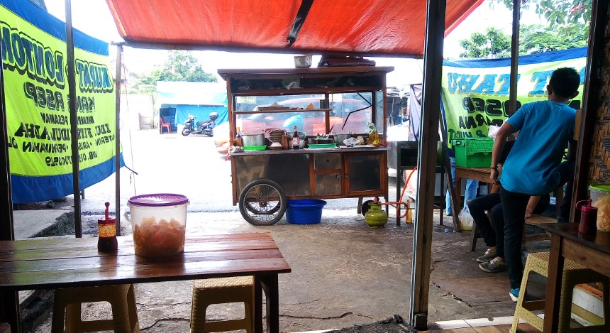Kupat Tahu Kang Asep M Zam Zam, 1. Kupat Tahu Gempol, 2. Kupat Tahu Lontong Kari Bu Yeyet Cicendo, 3. Kupat Tahu dan Nasi Kuning Mang Entis, 4. Kupat Tahu Uka Uka, 5. Kupat Tahu Kesatriaan Khas Mangunreja, 6. Kupat Tahu Mangunreja Amang Sunda, 7. Kupat Tahu Gumetap Singaparna, 8. Kupat Tahu Petis Dan Sayur Pak Haji, 9. Kupat Tahu Pak Edeng Singaparna, 10. Kupat Tahu Gempol Jalan Waas, 11. Kupat Tahu Kang Asep, 12. Kupat Tahu Petis Alkateri, 13. Kupat Tahu Galunggung 70, 14. Kupat Tahu Idjan (pak Usup), 15. kupat Tahu Padalarang 99