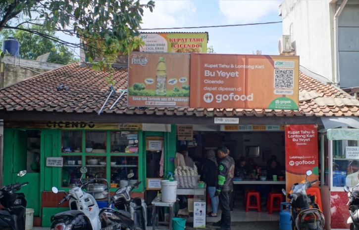 Kupat Tahu Lontong Kari Bu Yeyet Cicendo, 1. Kupat Tahu Gempol, 2. Kupat Tahu Lontong Kari Bu Yeyet Cicendo, 3. Kupat Tahu dan Nasi Kuning Mang Entis, 4. Kupat Tahu Uka Uka, 5. Kupat Tahu Kesatriaan Khas Mangunreja, 6. Kupat Tahu Mangunreja Amang Sunda, 7. Kupat Tahu Gumetap Singaparna, 8. Kupat Tahu Petis Dan Sayur Pak Haji, 9. Kupat Tahu Pak Edeng Singaparna, 10. Kupat Tahu Gempol Jalan Waas, 11. Kupat Tahu Kang Asep, 12. Kupat Tahu Petis Alkateri, 13. Kupat Tahu Galunggung 70, 14. Kupat Tahu Idjan (pak Usup), 15. kupat Tahu Padalarang 99