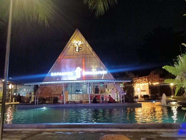 Level Up Resto &amp; Bar Denice Frank, 1. Waroenk Ora Umum, 2. Loja De Cafe, 3. Shushu Milkshake, 4. Quattro Café, 6. Jail break Cafe, 7. Bento Kopi Purwokerto, 8. Hangout Cafe &amp; Restaurant, 9. Bunto’s Cafe, 10. Lav Cafe Purwokerto, 11. Warak Koffie, 12. Nicetime Cafe Purwokerto, 13. et al Coffee Purwokerto, 14. Punkalan Coffee, 15. Fore Coffee Palma Sudirman Purwokerto, 16. Ramsha Sisha and Cafe, 17. Grey CTE, 18. Level Up Resto &amp; Bar, 19. Warung Kopi Sanger Purwokerto