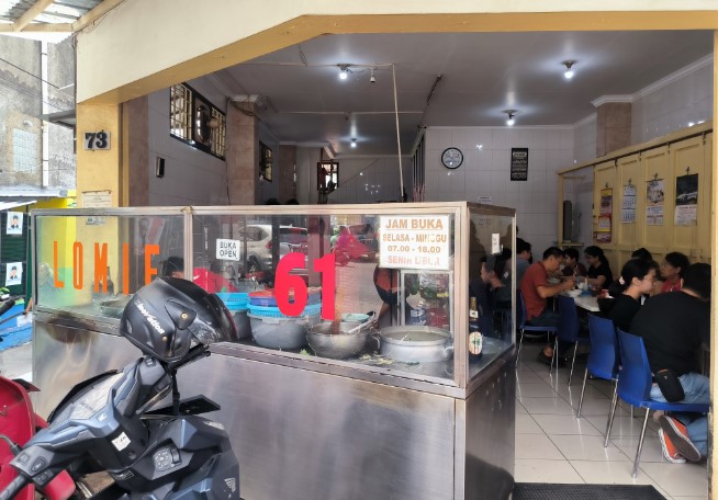 Lomie 61 Koxis Verserken, 1. Lomie Lombok, 2. Lomie 61, 3. Lomie Imam Bonjol, 4. Lomie Mekar Laksana, 5. Lomie Ciliwung, 6. Lomie Ayam Sarirasa, 7. Lomie Lodaya, 8. Lomie Lian Hoa, 9. Lomie Mas Ikin Palasari, 10. Lomie 88, 11. Lomie Bakmie Mas Toni, 12. Bakmie Dan Lomie Qurnia Alief, 13. Lomie Mas Oshin