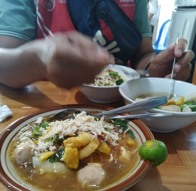 Lomie Bakmie Mas Toni Uswatun Hasanah, 1. Lomie Lombok, 2. Lomie 61, 3. Lomie Imam Bonjol, 4. Lomie Mekar Laksana, 5. Lomie Ciliwung, 6. Lomie Ayam Sarirasa, 7. Lomie Lodaya, 8. Lomie Lian Hoa, 9. Lomie Mas Ikin Palasari, 10. Lomie 88, 11. Lomie Bakmie Mas Toni, 12. Bakmie Dan Lomie Qurnia Alief, 13. Lomie Mas Oshin