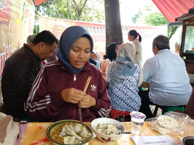 Lomie Ciliwung Erna Heryani, 1. Lomie Lombok, 2. Lomie 61, 3. Lomie Imam Bonjol, 4. Lomie Mekar Laksana, 5. Lomie Ciliwung, 6. Lomie Ayam Sarirasa, 7. Lomie Lodaya, 8. Lomie Lian Hoa, 9. Lomie Mas Ikin Palasari, 10. Lomie 88, 11. Lomie Bakmie Mas Toni, 12. Bakmie Dan Lomie Qurnia Alief, 13. Lomie Mas Oshin