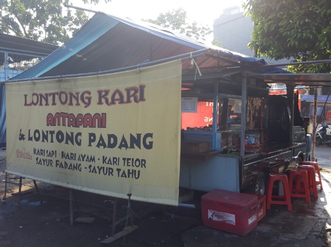 Lontong Kari Antapani Ilmianto Boediman, 1. Kupat tahu Gempol, 2. Lontong Kari Kebon Karet, 3. Kupat Tahu Lontong Kari Bu Yeyet Cicendo, 4. Lontong kari pasko boga rasa, 5. Lontong Kari Ayam Ibu Sri, 6. Lontong kari pa Toto, 7. Bubur ayam Kang Ardi, 8. Lontong Kari Sapi Kang Damon, 9. Lontong Kari Ayam Priangan, 10. Lontong Kari Antapani, 11. Lontong Kari Tegalega, 12. Lontong Kari Teh Rini Cihampelas, 13. Lontong Kari Prasaja