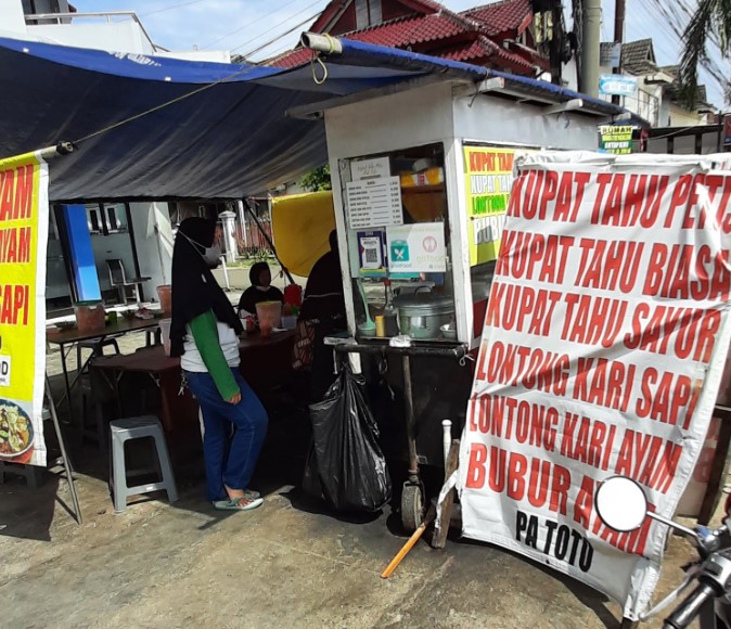 Lontong Kari Pa Toto Eduard Bagas, 1. Kupat tahu Gempol, 2. Lontong Kari Kebon Karet, 3. Kupat Tahu Lontong Kari Bu Yeyet Cicendo, 4. Lontong kari pasko boga rasa, 5. Lontong Kari Ayam Ibu Sri, 6. Lontong kari pa Toto, 7. Bubur ayam Kang Ardi, 8. Lontong Kari Sapi Kang Damon, 9. Lontong Kari Ayam Priangan, 10. Lontong Kari Antapani, 11. Lontong Kari Tegalega, 12. Lontong Kari Teh Rini Cihampelas, 13. Lontong Kari Prasaja