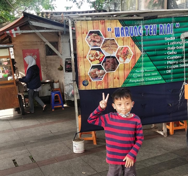 Lontong Kari Teh Rini Cihampelas INyoman Aditama Wijaya, 1. Kupat tahu Gempol, 2. Lontong Kari Kebon Karet, 3. Kupat Tahu Lontong Kari Bu Yeyet Cicendo, 4. Lontong kari pasko boga rasa, 5. Lontong Kari Ayam Ibu Sri, 6. Lontong kari pa Toto, 7. Bubur ayam Kang Ardi, 8. Lontong Kari Sapi Kang Damon, 9. Lontong Kari Ayam Priangan, 10. Lontong Kari Antapani, 11. Lontong Kari Tegalega, 12. Lontong Kari Teh Rini Cihampelas, 13. Lontong Kari Prasaja
