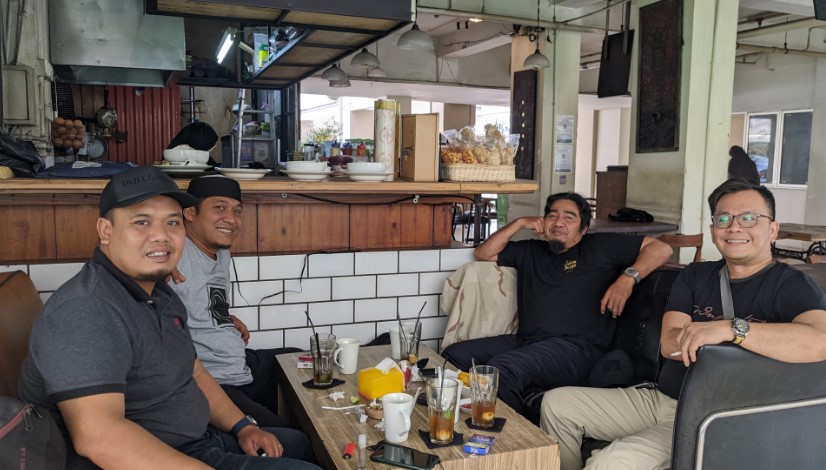 MUG Coffee Kalibata tengku syahputra, 1. Lucky Cat Coffee & Kitchen, 2. Sallo Coffee, 3. Roti Bakar Kemang, 4. Djakarta Cafe, 5. The Atjeh Connection Neo Sabang, 6. Kopi Bang Alay & Martabak Bang Alay, 7. Warmindo Juned, 8. Kaizen Coffee 5.0 / Kaizen Heritage Buaran, 9. Clay Coffee Space, 10. MUG Coffee Kalibata, 11. Betty Bites, 12. Super Cup Coffee shop, 13. EatWell Coffee Cikini