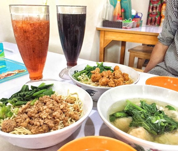 Mie Benteng via Pergi Kuliner, 1. Wiro Sableng 212 Kelapa Gading, 2. Angke Restaurant &amp; Function Hall, 3. Rumah Makan Marannu, 4. Warung Bu Kris, 5. Garuda Padang, 6. Gerobak Betawi Kelapa Gading, 7. Nasi Akwang (Kelapa Gading), 8. Kwetiaw Sapi Kelapa Gading, 9. NASI UDUK IBU JUM KELAPA GADING, 10. Bakmie Karet ASIU, 11. Mie Benteng, 12. Mie jempol Batavia, 13. Soto Betawi Bang Sawit, 14. Pangsit Mie &amp; Lemper Ayam Special 168