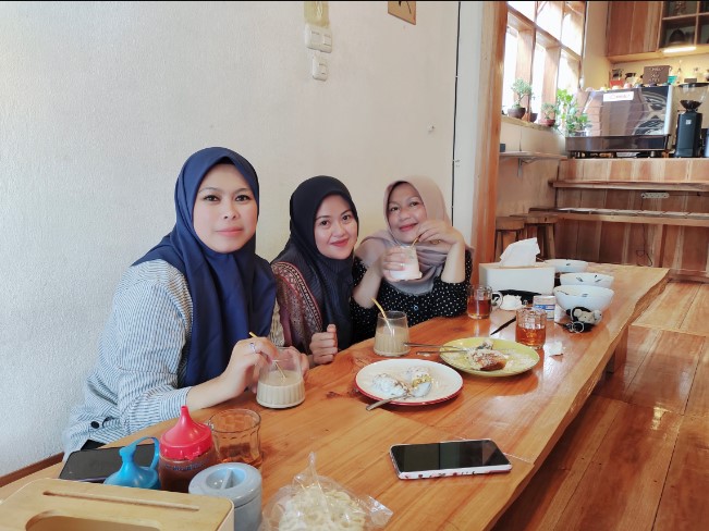Nagoya Coffee Nia Komalaningsih, 1. Kedai Kopi Malabar Indonesia, 2. Malabar Mountain Coffee, 3. Buana Life Cafe Resto &amp; Glamping, 4. Anaking Coffee, 5. Kawitan Coffee &amp; Eatery, 6. Coffee House Gunung Tilu, 7. Nagoya Coffee, 8. Kedai Ngopi Hira, 9. Coffee 4 Wheels, 10. Kebun Kopi Luwak, 11. Kedai Koffie Nyalse, 12. Nongki Cafe Pangalengan, 13. CASA Local Coffee &amp; Vape Store, 14. Pujasera Dammah, 15. Little Talk Kopi, 16. Double D