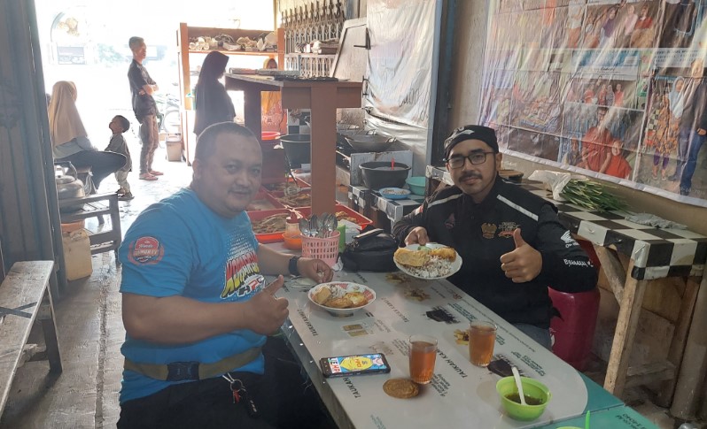 Nasi TO Tutug Oncom Kalektoran Reza Maha, 1. Saung Ranggon, 2. Mie Bakso Laksana, 3. Rumah Makan Saung Gunung Jati, 4. Nini Anteh Warung Sangu Tasik, 5. Rumah Makan Ampera, 6. Kupat Tahu Mangunreja, 7. Saung Hegarsari, 8. RM. Lembur Konang, 9. RM. Saung Jembar, 10. Warung Nasi Ampera, 11. Bubur Ayam Kalektoran H. Zenal, 12. Warung Nasi Hj Ocoh, 13. Warung Nasi Halaman, 14. Soto Ayam Pataruman, 15. Saung Botram Biotirta, 16. Rumah Makan Pantai Dadaha, 17. Osaka Sushi Tasikmalaya, 18. Nasi TO Tutug Oncom Kalektoran, 19. Nasi Cikur Teh Rena / Utep, 20. Pecel Oranye Asli
