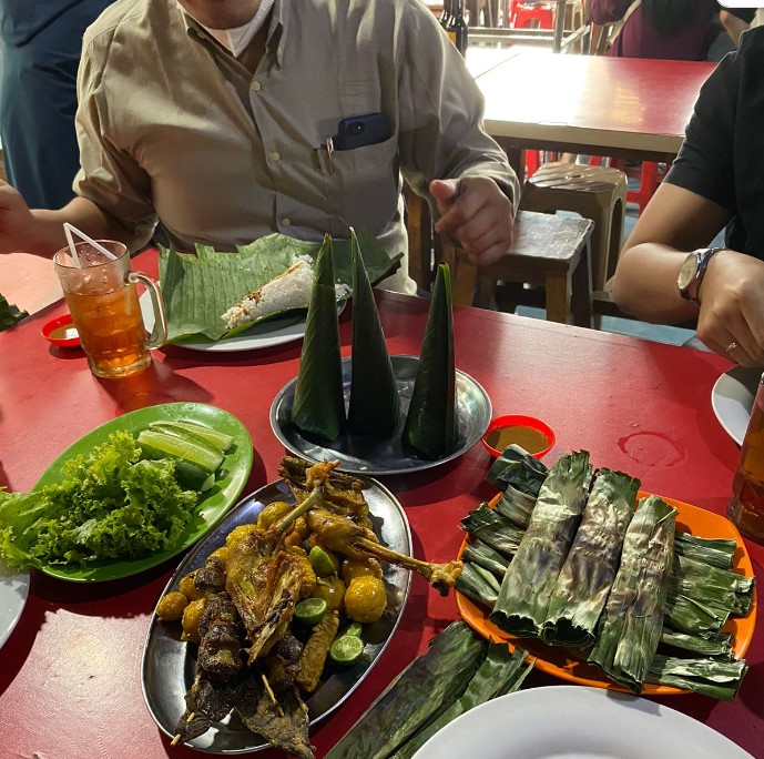 Nasi Uduk Gondangdia Andy, 1. Nasi Uduk dan Ayam Goreng Mat Lengket, 2. Kedai Zainal Fanani 1967 Kebon Kacang, 3. Nasi Uduk Kebon Kacang Hj. Ellya, 4. Nasi Uduk Ibu Sum, 5. Nasi Uduk Kebon Kacang A. Maulana, 6. Nasi Uduk Kebon Kacang Puas Hati ibu Tati, 7. NASI UDUK IBU JUM KELAPA GADING, 8. Nasi Uduk OK, 9. Nasi Uduk Ayam Goreng Kampung Melayu, 10. Nasi Uduk Gondangdia, 11. Ayam Goreng Buni (Mangga Besar 1), 12. Nasi Uduk Ibu Haji, 13. Nasi Uduk Bu Amah, 14. Nasi Uduk Kebon Kacang Ibu Ida