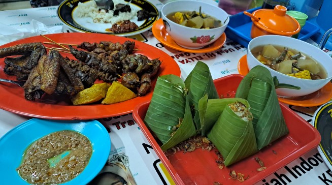 Nasi Uduk Kebon Kacang Hj. Ellya Deddy Gozal, 1. Nasi Uduk dan Ayam Goreng Mat Lengket, 2. Kedai Zainal Fanani 1967 Kebon Kacang, 3. Nasi Uduk Kebon Kacang Hj. Ellya, 4. Nasi Uduk Ibu Sum, 5. Nasi Uduk Kebon Kacang A. Maulana, 6. Nasi Uduk Kebon Kacang Puas Hati ibu Tati, 7. NASI UDUK IBU JUM KELAPA GADING, 8. Nasi Uduk OK, 9. Nasi Uduk Ayam Goreng Kampung Melayu, 10. Nasi Uduk Gondangdia, 11. Ayam Goreng Buni (Mangga Besar 1), 12. Nasi Uduk Ibu Haji, 13. Nasi Uduk Bu Amah, 14. Nasi Uduk Kebon Kacang Ibu Ida