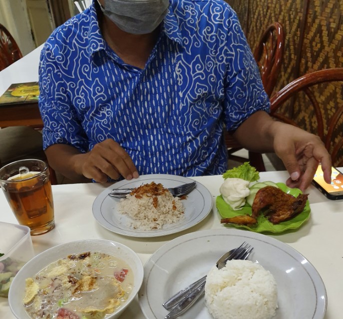 Nasi Uduk Kebon Kacang Ibu Ida Rafi Aryo Herjuno, 1. Nasi Uduk dan Ayam Goreng Mat Lengket, 2. Kedai Zainal Fanani 1967 Kebon Kacang, 3. Nasi Uduk Kebon Kacang Hj. Ellya, 4. Nasi Uduk Ibu Sum, 5. Nasi Uduk Kebon Kacang A. Maulana, 6. Nasi Uduk Kebon Kacang Puas Hati ibu Tati, 7. NASI UDUK IBU JUM KELAPA GADING, 8. Nasi Uduk OK, 9. Nasi Uduk Ayam Goreng Kampung Melayu, 10. Nasi Uduk Gondangdia, 11. Ayam Goreng Buni (Mangga Besar 1), 12. Nasi Uduk Ibu Haji, 13. Nasi Uduk Bu Amah, 14. Nasi Uduk Kebon Kacang Ibu Ida