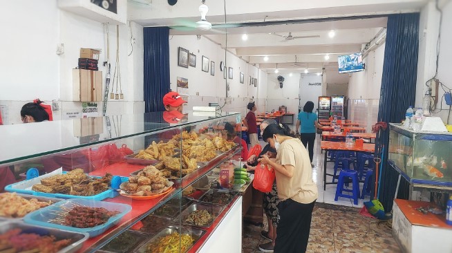 Nasi Uduk Ibu Sum Yudha Jatayu, 1. Nasi Uduk dan Ayam Goreng Mat Lengket, 2. Kedai Zainal Fanani 1967 Kebon Kacang, 3. Nasi Uduk Kebon Kacang Hj. Ellya, 4. Nasi Uduk Ibu Sum, 5. Nasi Uduk Kebon Kacang A. Maulana, 6. Nasi Uduk Kebon Kacang Puas Hati ibu Tati, 7. NASI UDUK IBU JUM KELAPA GADING, 8. Nasi Uduk OK, 9. Nasi Uduk Ayam Goreng Kampung Melayu, 10. Nasi Uduk Gondangdia, 11. Ayam Goreng Buni (Mangga Besar 1), 12. Nasi Uduk Ibu Haji, 13. Nasi Uduk Bu Amah, 14. Nasi Uduk Kebon Kacang Ibu Ida