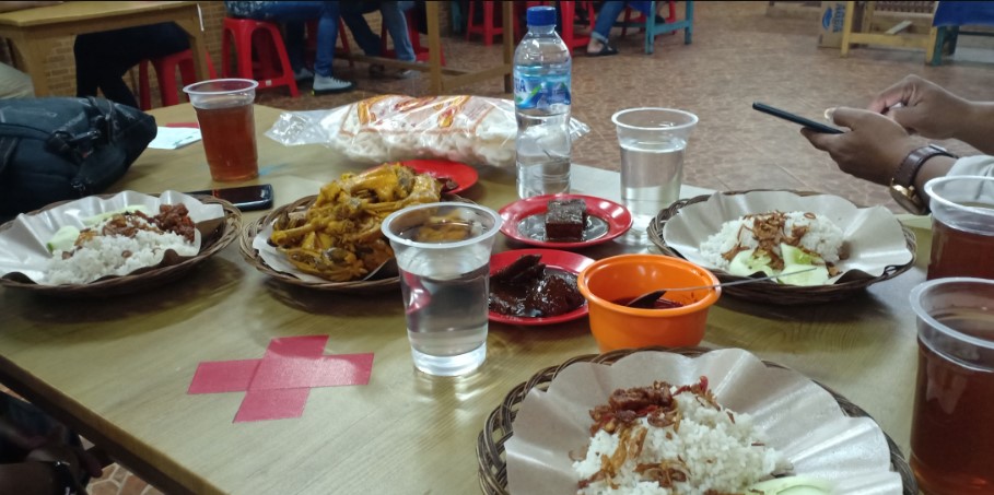 Nasi Uduk dan Ayam Goreng Mat Lengket Muhammad Maryadi, 1. Nasi Uduk dan Ayam Goreng Mat Lengket, 2. Kedai Zainal Fanani 1967 Kebon Kacang, 3. Nasi Uduk Kebon Kacang Hj. Ellya, 4. Nasi Uduk Ibu Sum, 5. Nasi Uduk Kebon Kacang A. Maulana, 6. Nasi Uduk Kebon Kacang Puas Hati ibu Tati, 7. NASI UDUK IBU JUM KELAPA GADING, 8. Nasi Uduk OK, 9. Nasi Uduk Ayam Goreng Kampung Melayu, 10. Nasi Uduk Gondangdia, 11. Ayam Goreng Buni (Mangga Besar 1), 12. Nasi Uduk Ibu Haji, 13. Nasi Uduk Bu Amah, 14. Nasi Uduk Kebon Kacang Ibu Ida