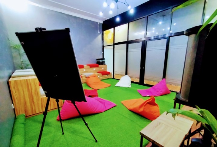 PACO Coworking Space, 1. Koridor Coworking Space, 2. VISMA | Coffee, Art & Co – Working Space, 3. Urban Office, 4. Milieu Space, 5. Nugaspace, 6. NutriHub Surabaya (New Location), 7. C2O Library & Collabtive, 8. GoWork MNC Tower Surabaya – Coworking and Office Space, 9. Revio Space : Sewa Kantor, Rental Office & Meeting, 10. IdeaHub Coworking Space, 11. TIFAhub Coworking Space, 12. PACO Coworking Space, 13. Zimo Office Building, 14. MyCo Coworking Space and Cafe, 15. GeldSpace Coworking Surabaya, 16. SUB Co Spazio, 17. eos (Entrepreneur Office Solutions) Sewa Kantor Surabaya, 18. HUB coworking space