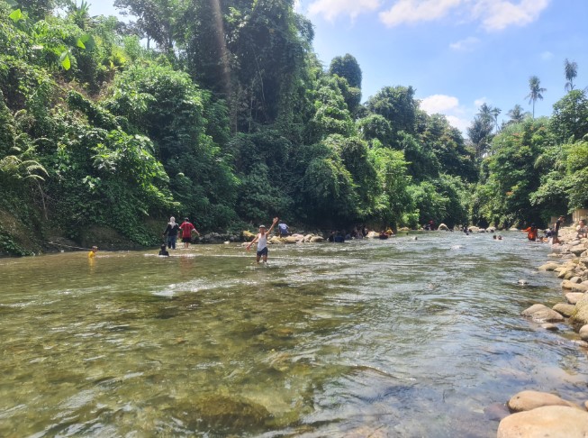 Pantai Sentabi Group Krissan Tambunan, 1. Sawah Lukis, 2. Pelaruga, 3. Wisata Batu Katak, 4. Pantai Sentabi Group, 5. Pemandian Alam Wak Jowo, 6. Pantai Florida, 7. Kolam Abadi, 8. Taman Edukasi Binjai, 9. Titik Nol Kota Binjai atau Tugu PerJuangan 45 Binjai, 10. Air Terjun Siluman atau Namo Belanga
