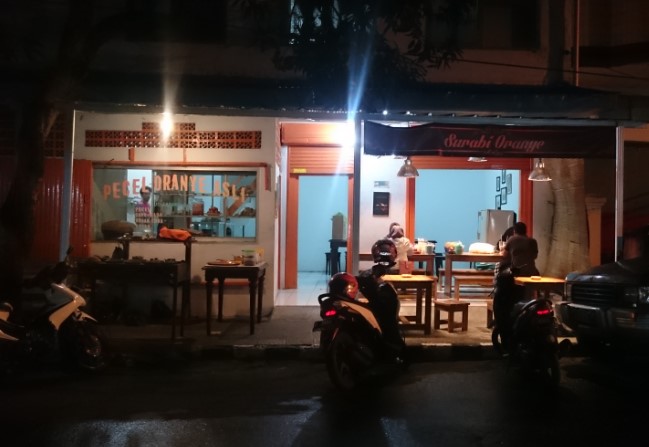 Pecel Oranye Asli Dusdusan Tasikmalaya, 1. Saung Ranggon, 2. Mie Bakso Laksana, 3. Rumah Makan Saung Gunung Jati, 4. Nini Anteh Warung Sangu Tasik, 5. Rumah Makan Ampera, 6. Kupat Tahu Mangunreja, 7. Saung Hegarsari, 8. RM. Lembur Konang, 9. RM. Saung Jembar, 10. Warung Nasi Ampera, 11. Bubur Ayam Kalektoran H. Zenal, 12. Warung Nasi Hj Ocoh, 13. Warung Nasi Halaman, 14. Soto Ayam Pataruman, 15. Saung Botram Biotirta, 16. Rumah Makan Pantai Dadaha, 17. Osaka Sushi Tasikmalaya, 18. Nasi TO Tutug Oncom Kalektoran, 19. Nasi Cikur Teh Rena / Utep, 20. Pecel Oranye Asli